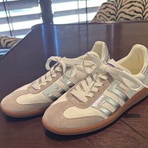 Back 70 sneakers. Size 39.